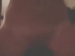 Laska masturbuje się film za darmo sex laseczką na krześle