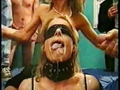 Dorosła dziwka z młodymi film porno darmowy mężczyznami oszukała męża