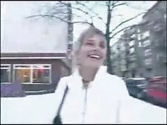 Blondynka w czarnej bieliźnie ma dwa koguty darmowy film o seksie dupy
